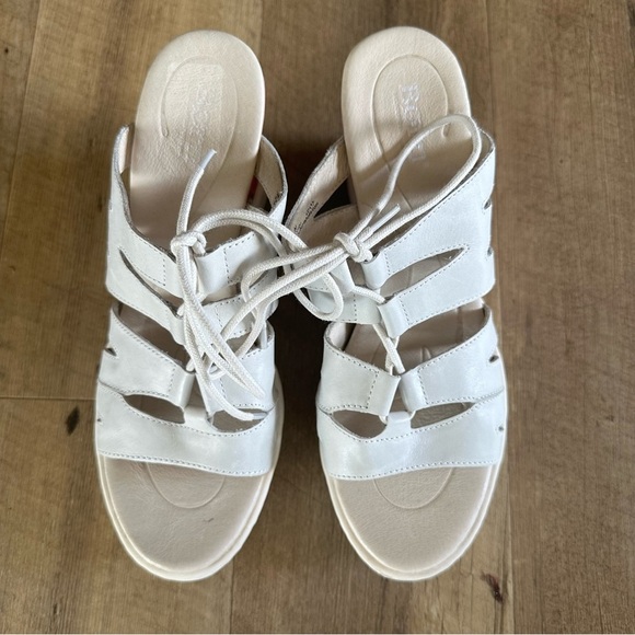 Born Piru Floral Wedge Sandals - Picture 3 of 11